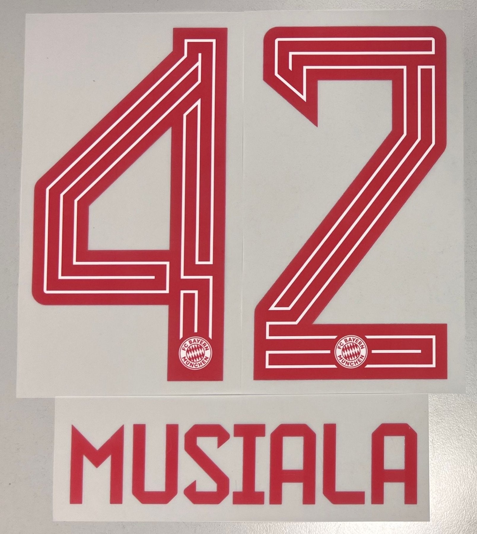 Original FC Bayern München Trikot - Flock 18cm - MUSIALA 42 - sportiger.de