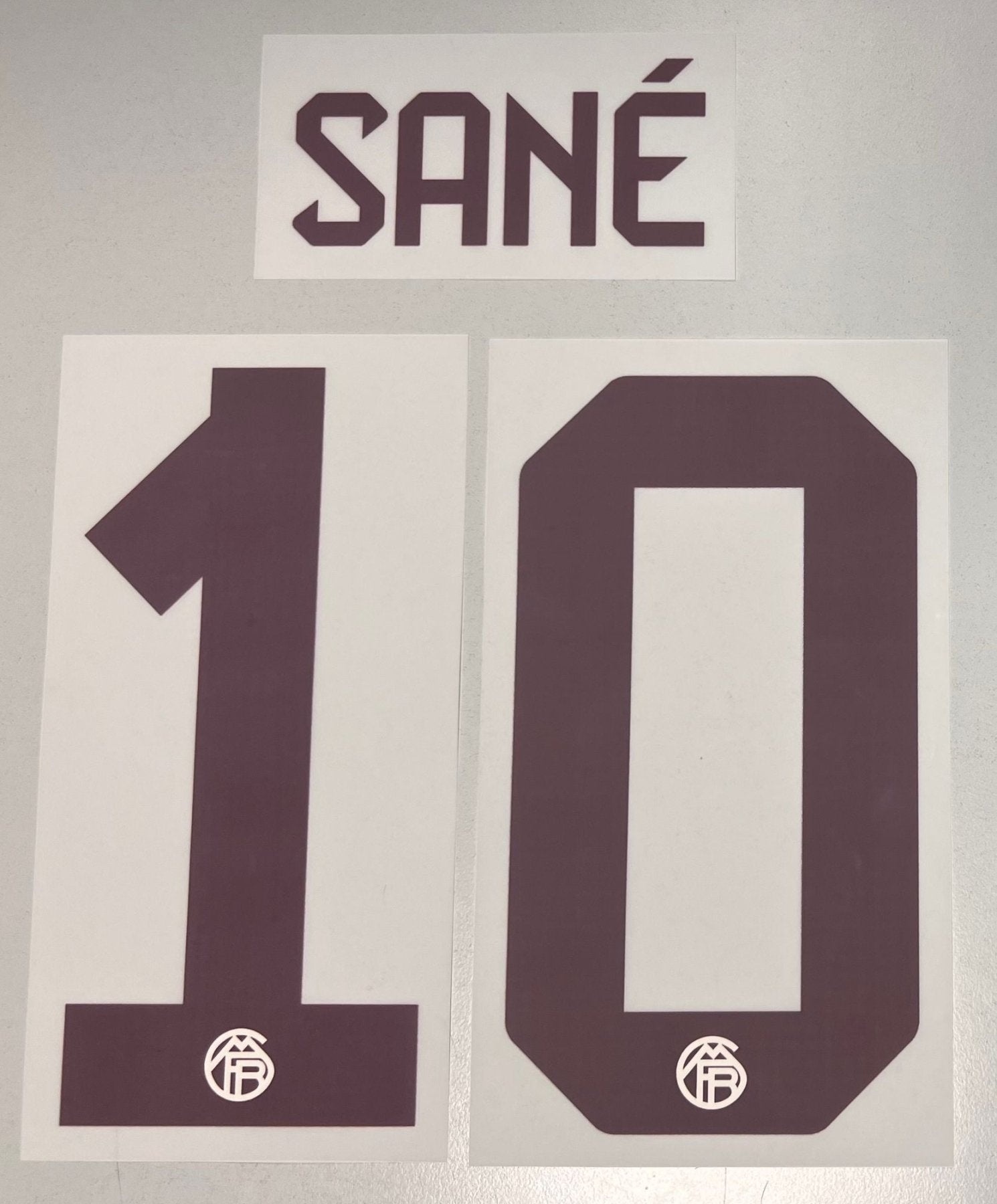 Original FC Bayern München Trikot - Flock 18cm - SANÉ 10 - sportiger.de